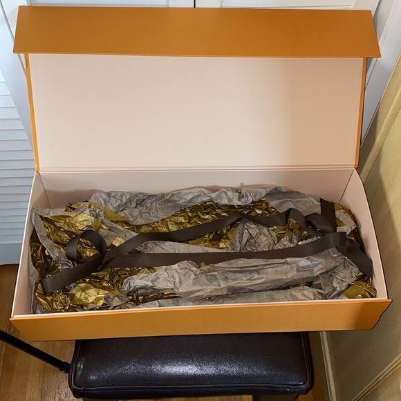 (💲 🛑 L D) Louis Vuitton Gift bag & box… - Picture 2 of 10